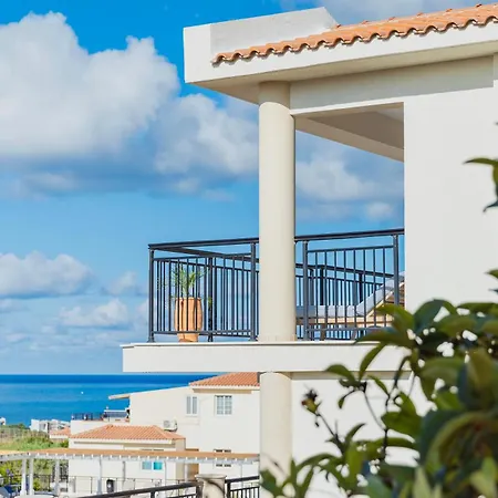 Wellclub Resort - Wellness & Seaview Suites Πάφος