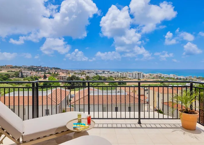 Wellclub Resort - Wellness & Seaview Suites Πάφος