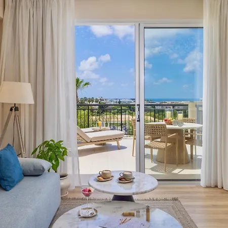 Wellclub - Family Wellness & Sea View 4* Paphos