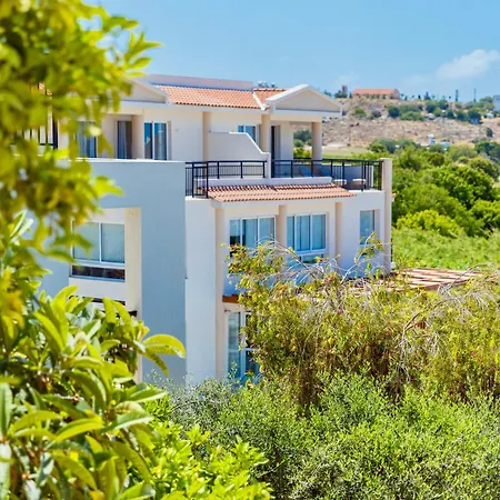 Wellclub - Family Wellness & Seaview Suites 4* Πάφος