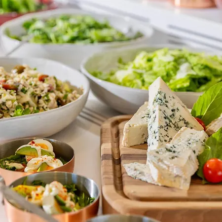 Wellclub - Family Wellness & Sea View Hotel 4*