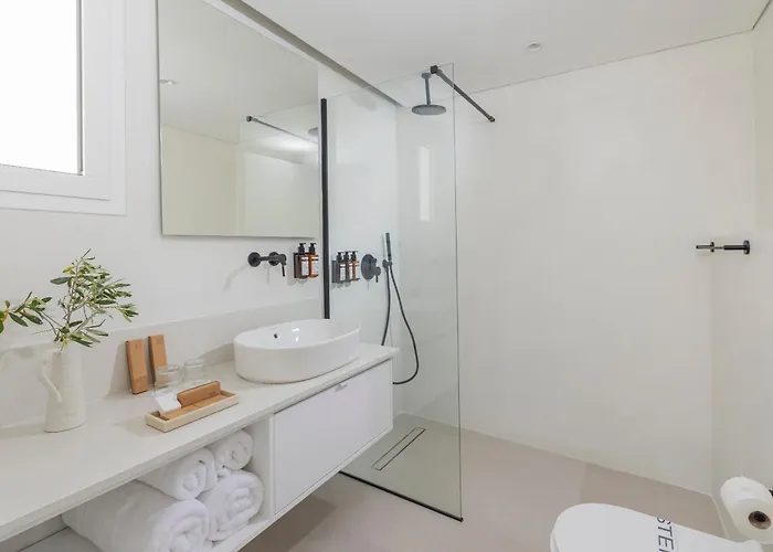 Wellclub Resort - Wellness & Seaview Suites Szálloda Paphos