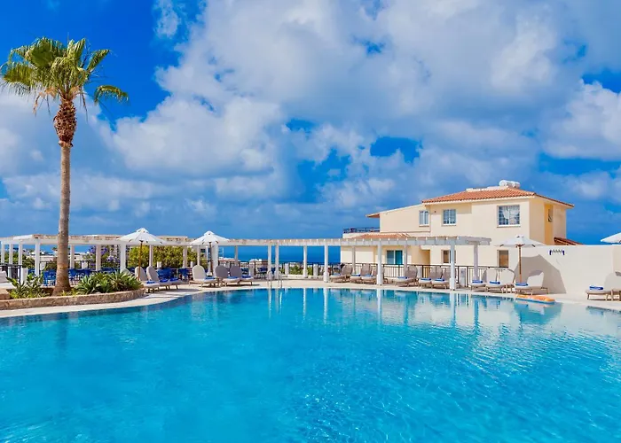 Hotel Wellclub - Family Wellness & Sea View Paphos