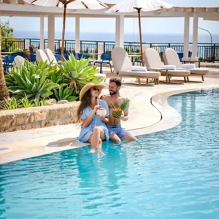 Wellclub - Family Suites & Wellness Otel Pafos