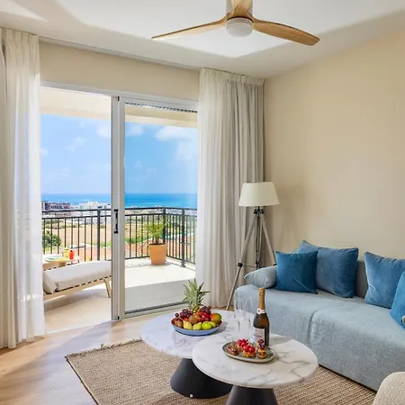 Otel Wellclub - Family Suites & Wellness Pafos