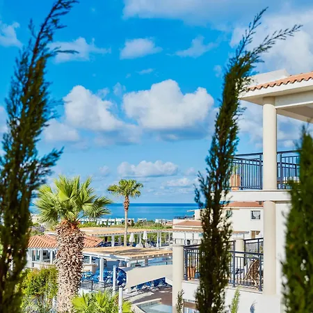 Wellclub - Family Wellness & Sea View Hotel Paphos