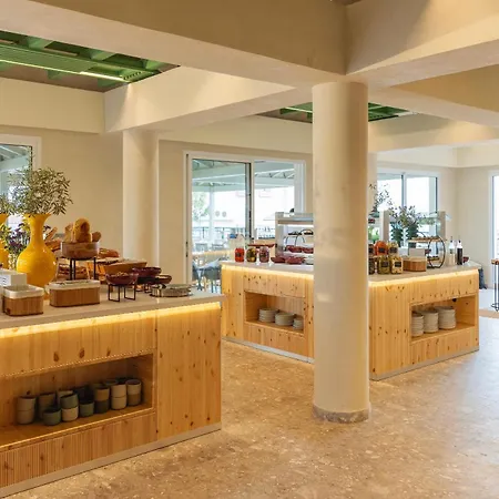 Wellclub - Family Wellness & Sea View מלון