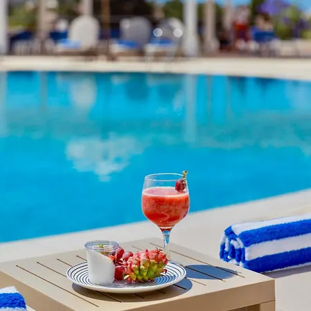 Hotel Wellclub - Family Wellness & Seaview Suites 4*