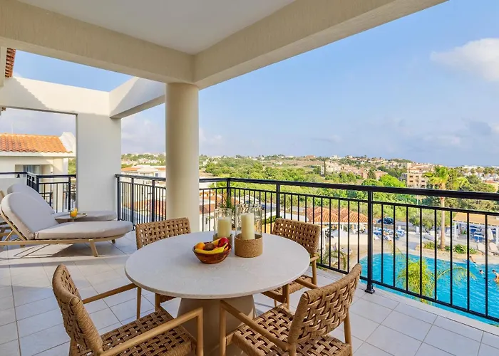 Wellclub - Family Wellness & Sea View מלון פאפוס