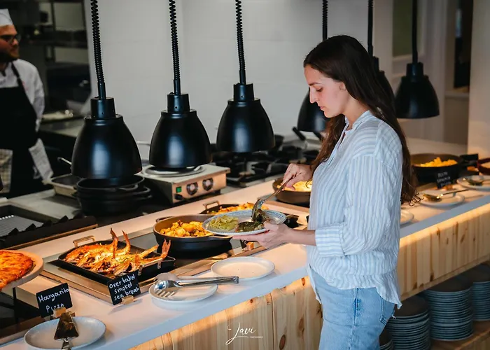 Wellclub - Family Wellness & Sea View 4* פאפוס