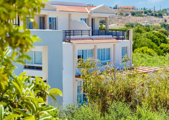 Wellclub - Family Wellness & Sea View 4* פאפוס