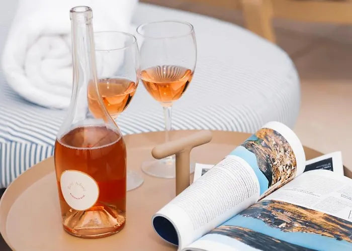 Wellclub Resort - Wellness & Seaview Suites Отель Пафос