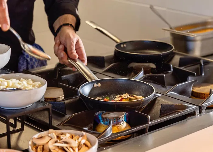 Wellclub Resort - Wellness & Seaview Suites 4* Пафос